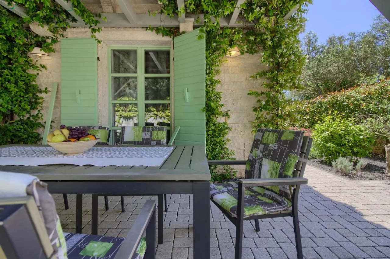 Fabulous Villa Zelda With Pool Near The Beach Medulin