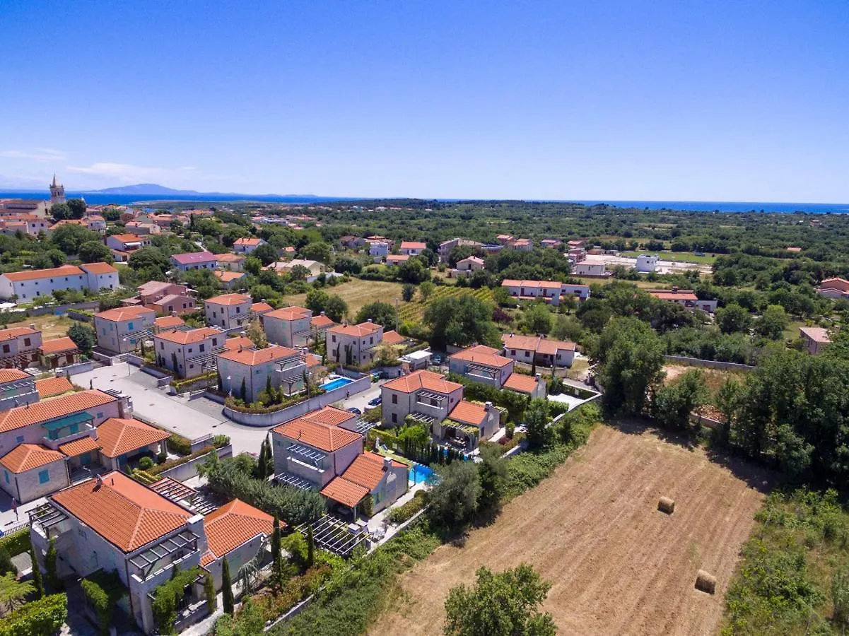 Fabulous Villa Zelda With Pool Near The Beach Medulin