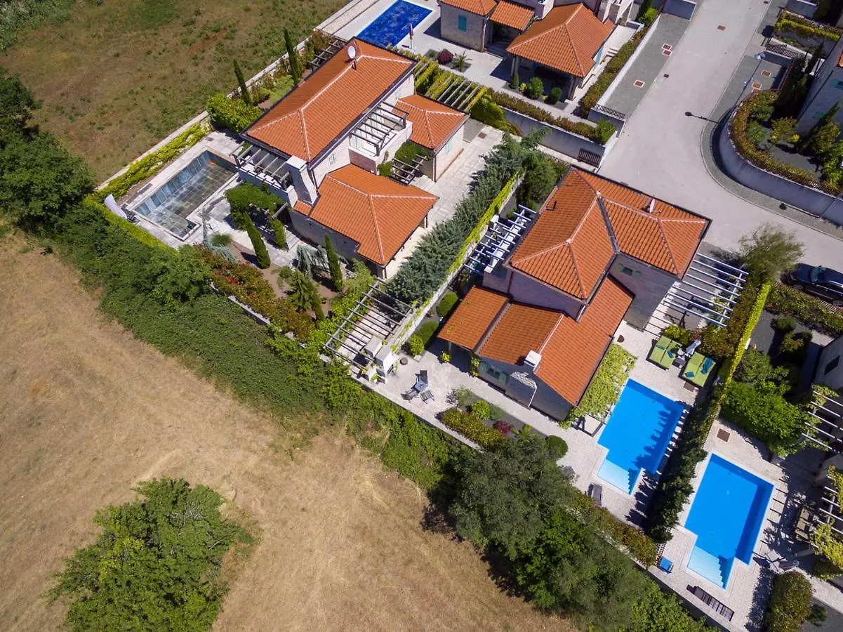 Fabulous Villa Zelda With Pool Near The Beach Medulin