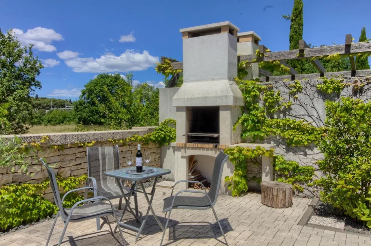 Fabulous Villa Zelda With Pool Near The Beach Medulin