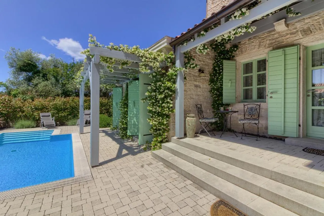 Fabulous Villa Zelda With Pool Near The Beach Medulin