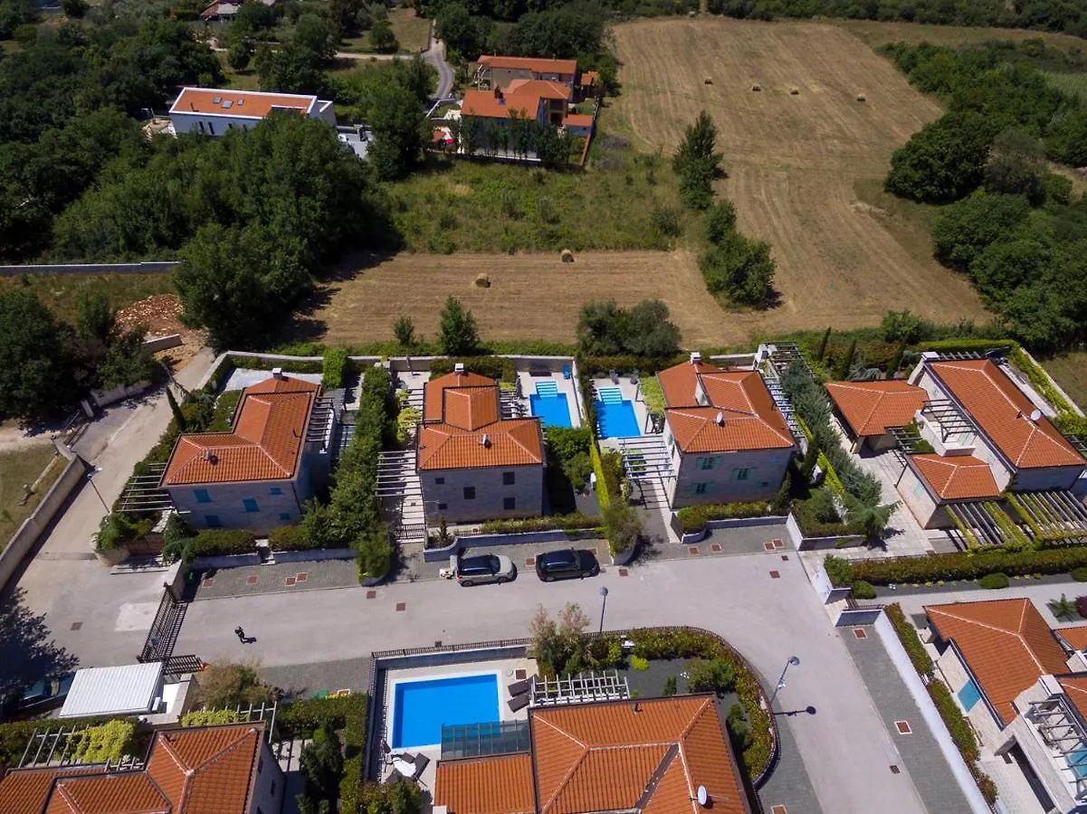 Fabulous Villa Zelda With Pool Near The Beach Medulin 0*,