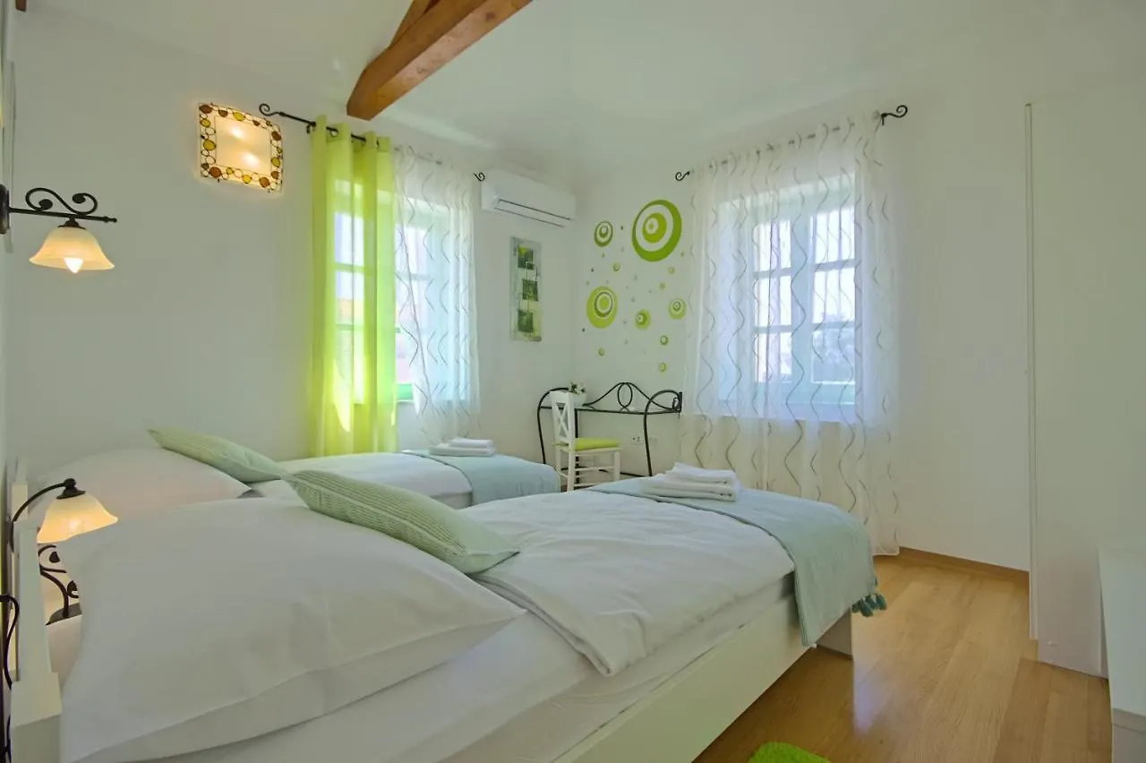 Fabulous Villa Zelda With Pool Near The Beach Medulin