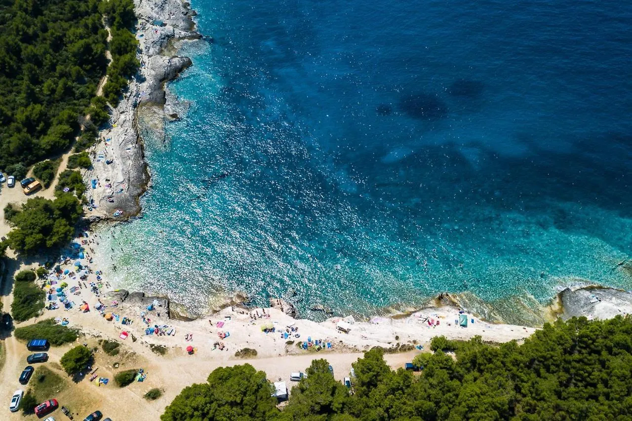Fabulous Villa Zelda With Pool Near The Beach Medulin