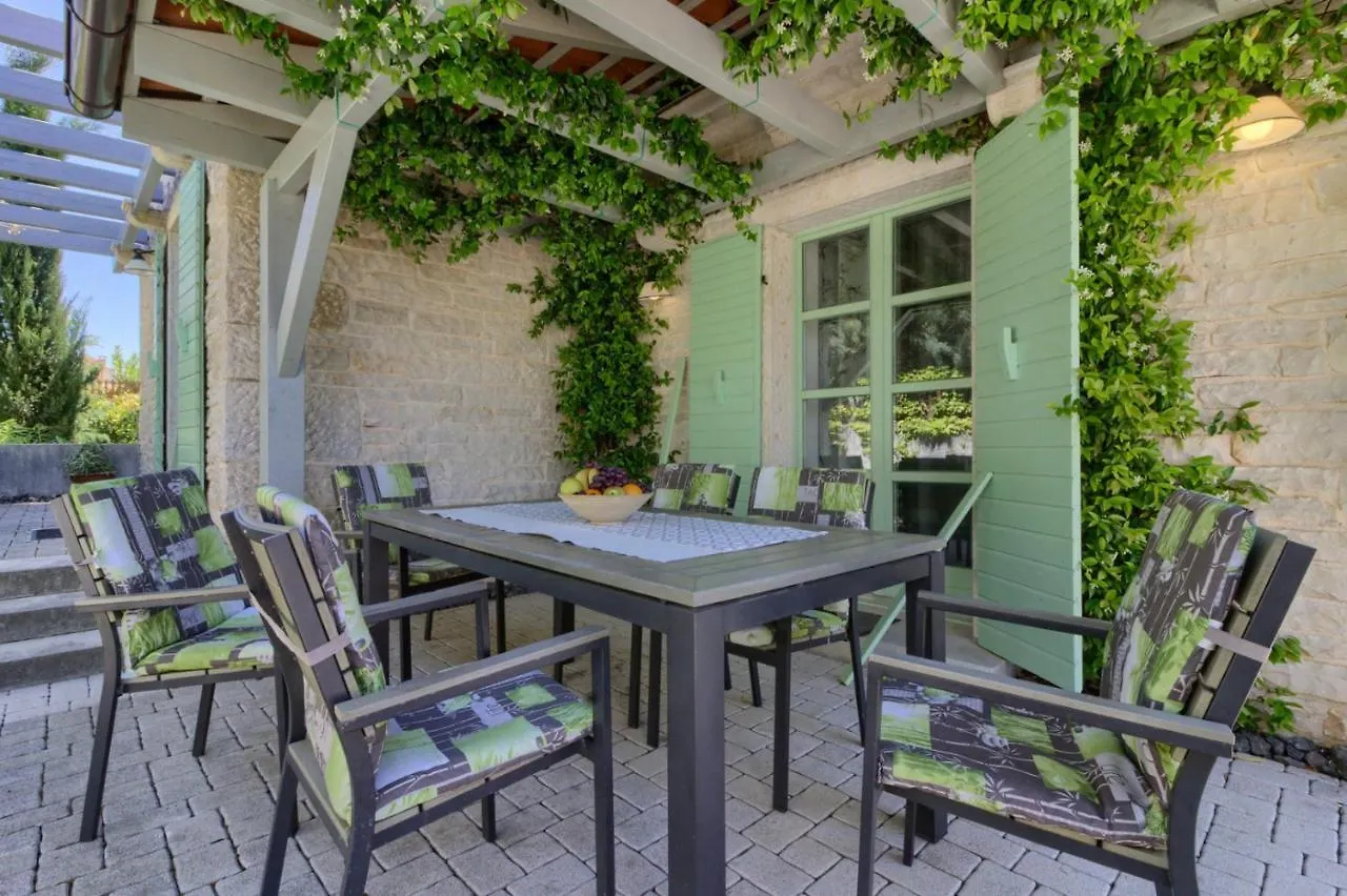 Fabulous Villa Zelda With Pool Near The Beach Medulin 0*,