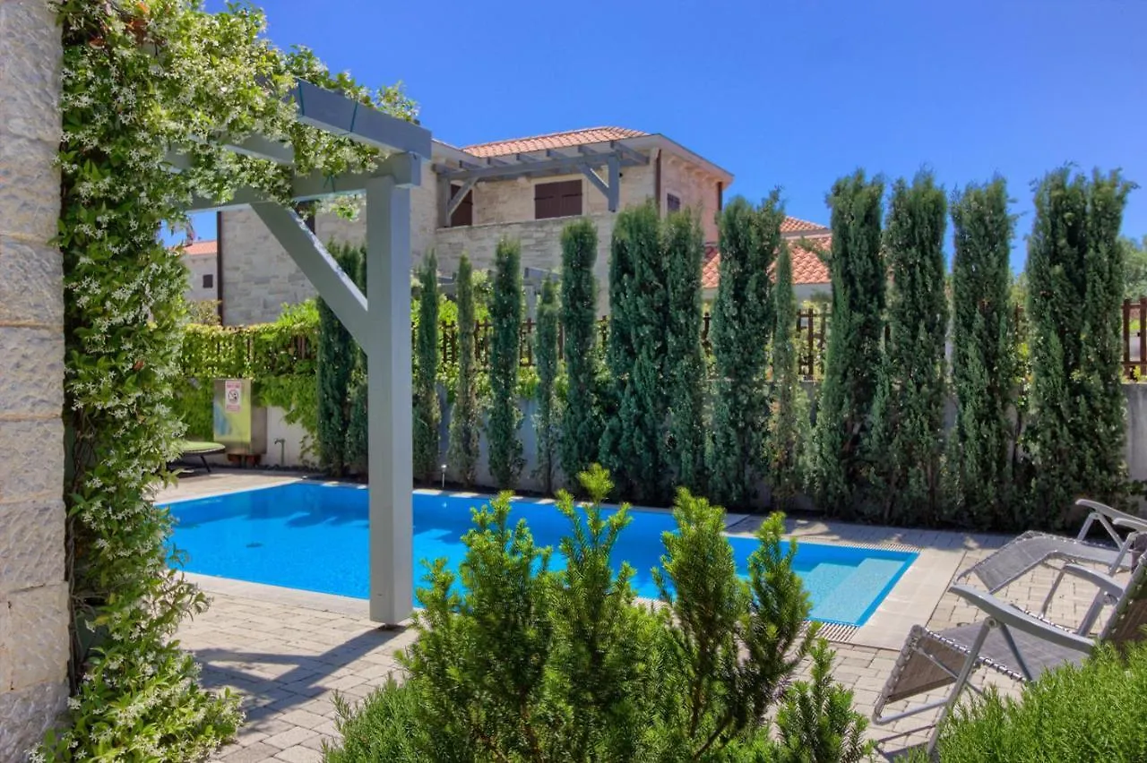 Fabulous Villa Zelda With Pool Near The Beach Medulin