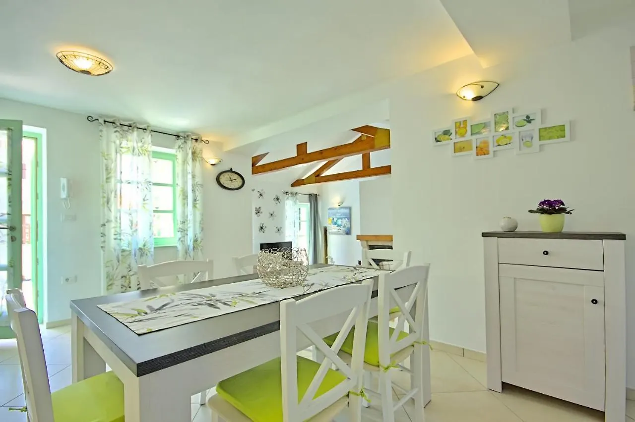 Fabulous Villa Zelda With Pool Near The Beach Medulin