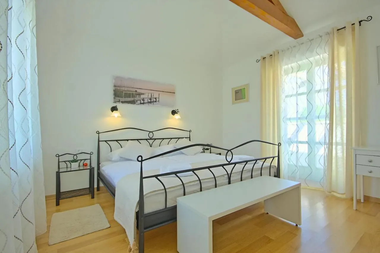 Fabulous Villa Zelda With Pool Near The Beach Medulin