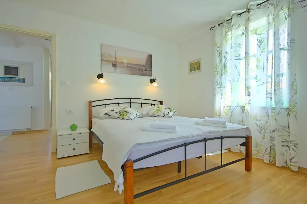 Fabulous Villa Zelda With Pool Near The Beach Medulin