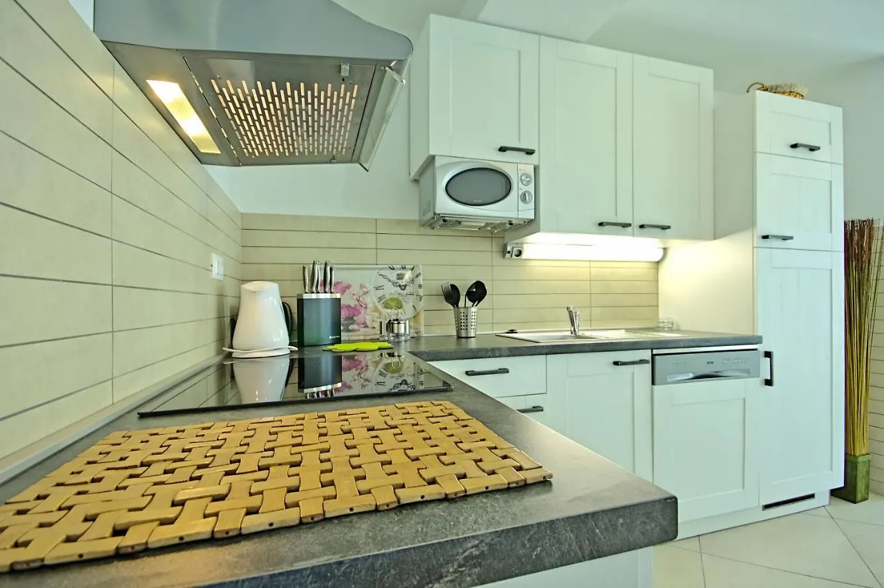 Fabulous Villa Zelda With Pool Near The Beach Medulin