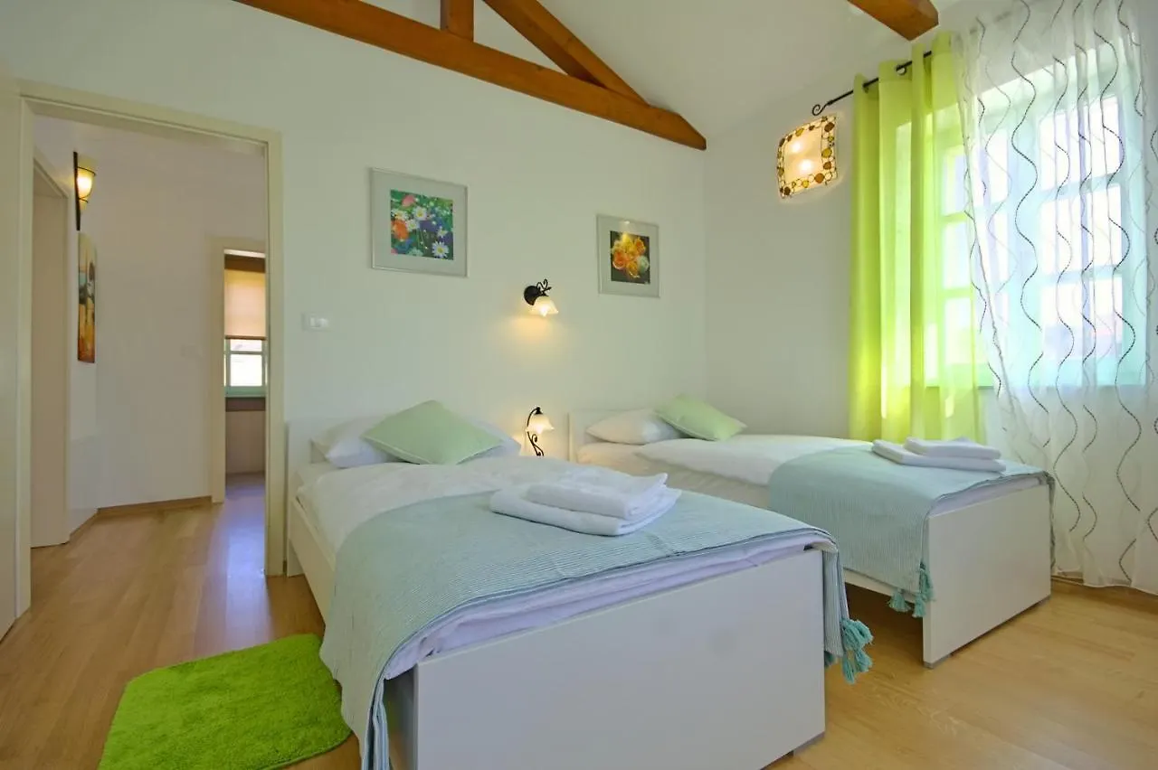 Fabulous Villa Zelda With Pool Near The Beach Medulin