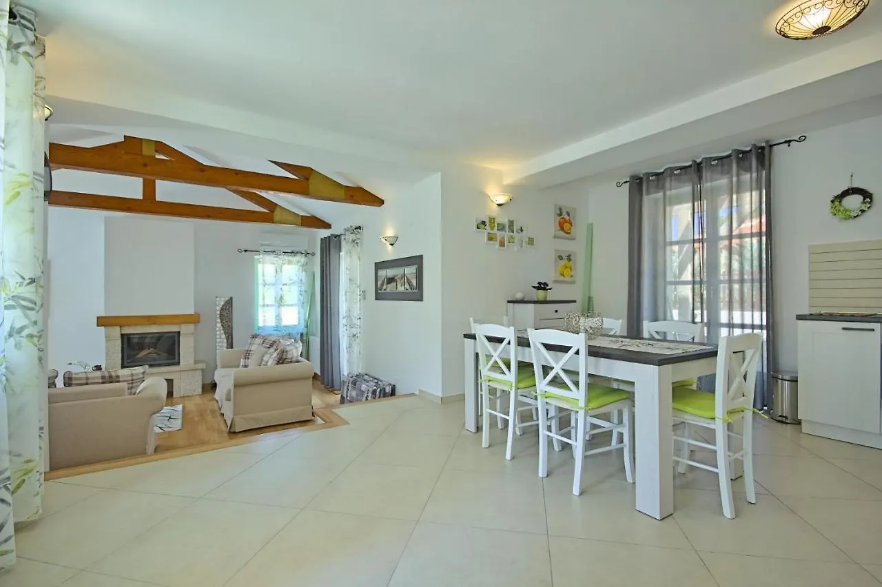 Fabulous Villa Zelda With Pool Near The Beach Medulin 0*,