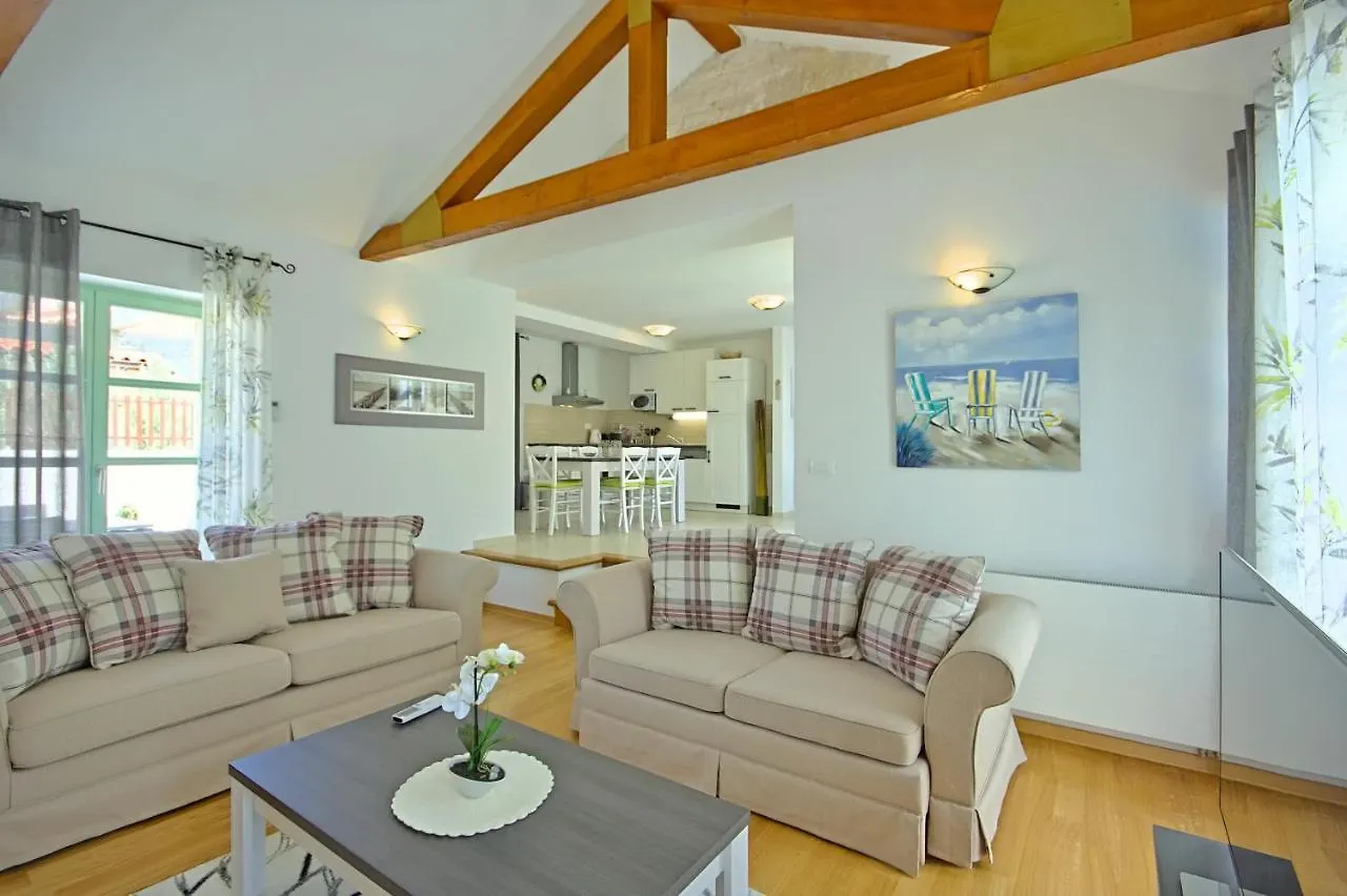Fabulous Villa Zelda With Pool Near The Beach Medulin