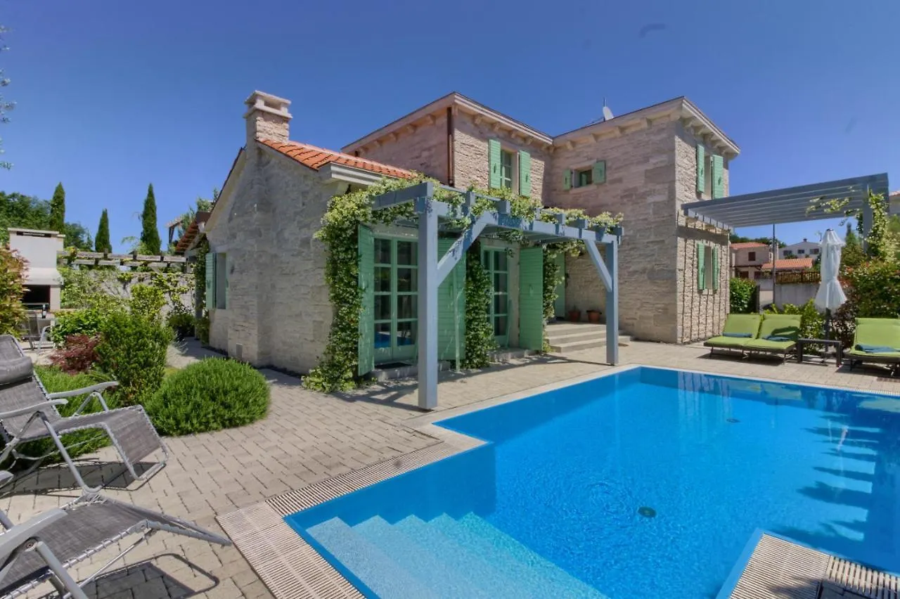 Fabulous Villa Zelda With Pool Near The Beach Medulin