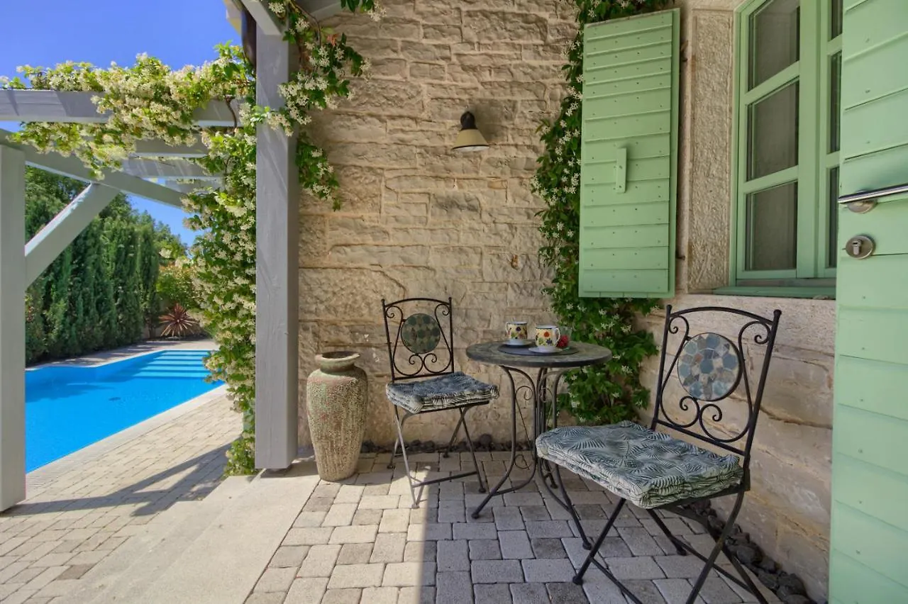 Fabulous Villa Zelda With Pool Near The Beach Medulin
