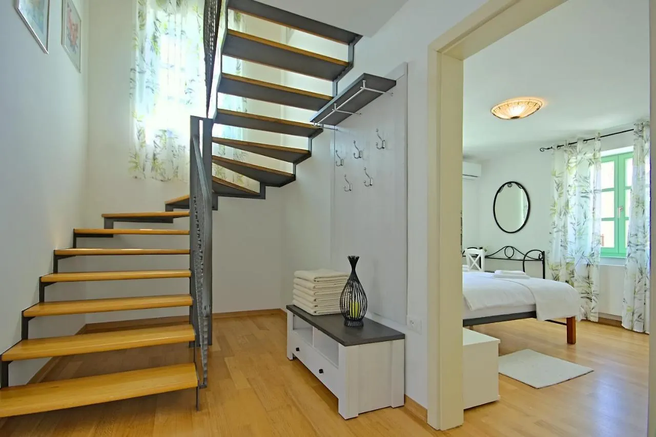 Fabulous Villa Zelda With Pool Near The Beach Medulin
