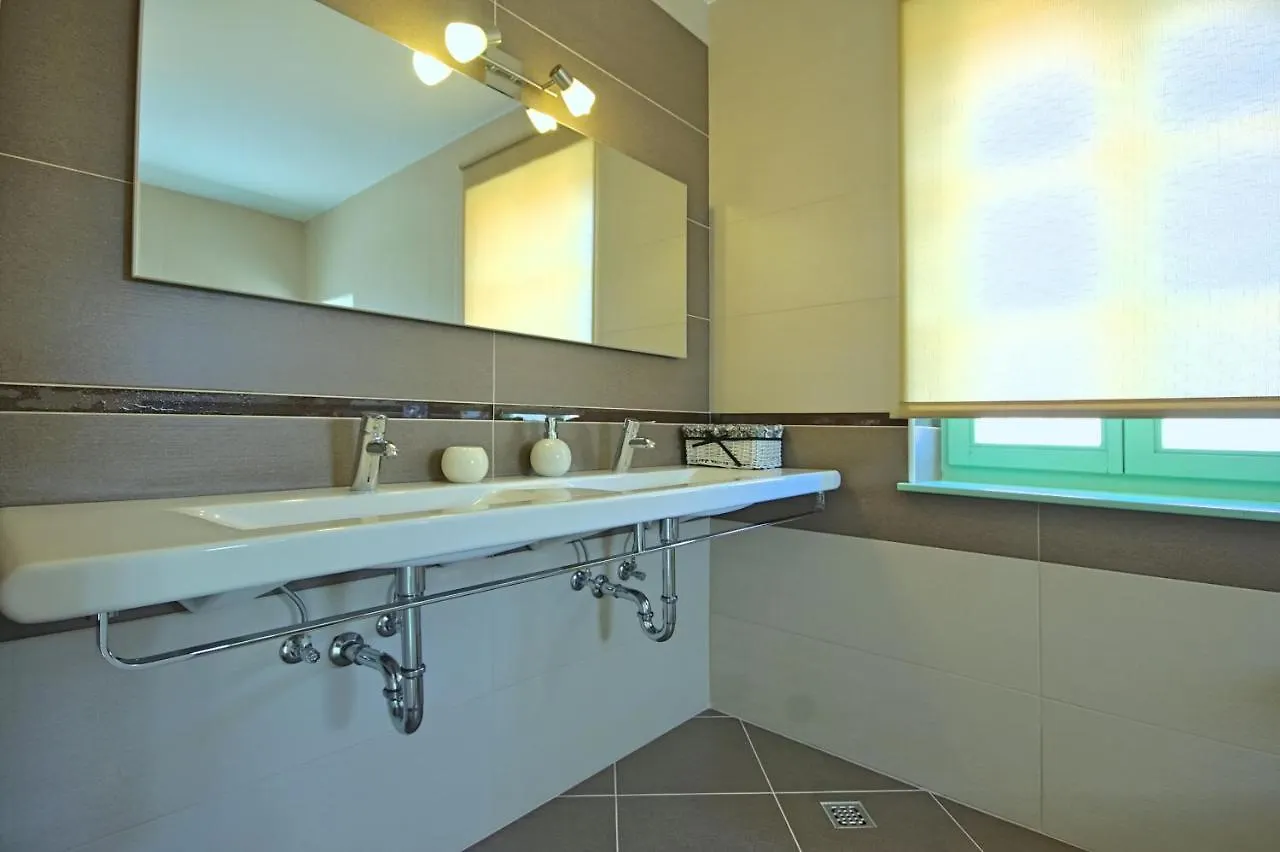 Fabulous Villa Zelda With Pool Near The Beach Medulin