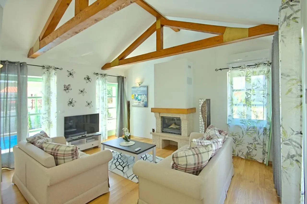 Fabulous Villa Zelda With Pool Near The Beach Medulin