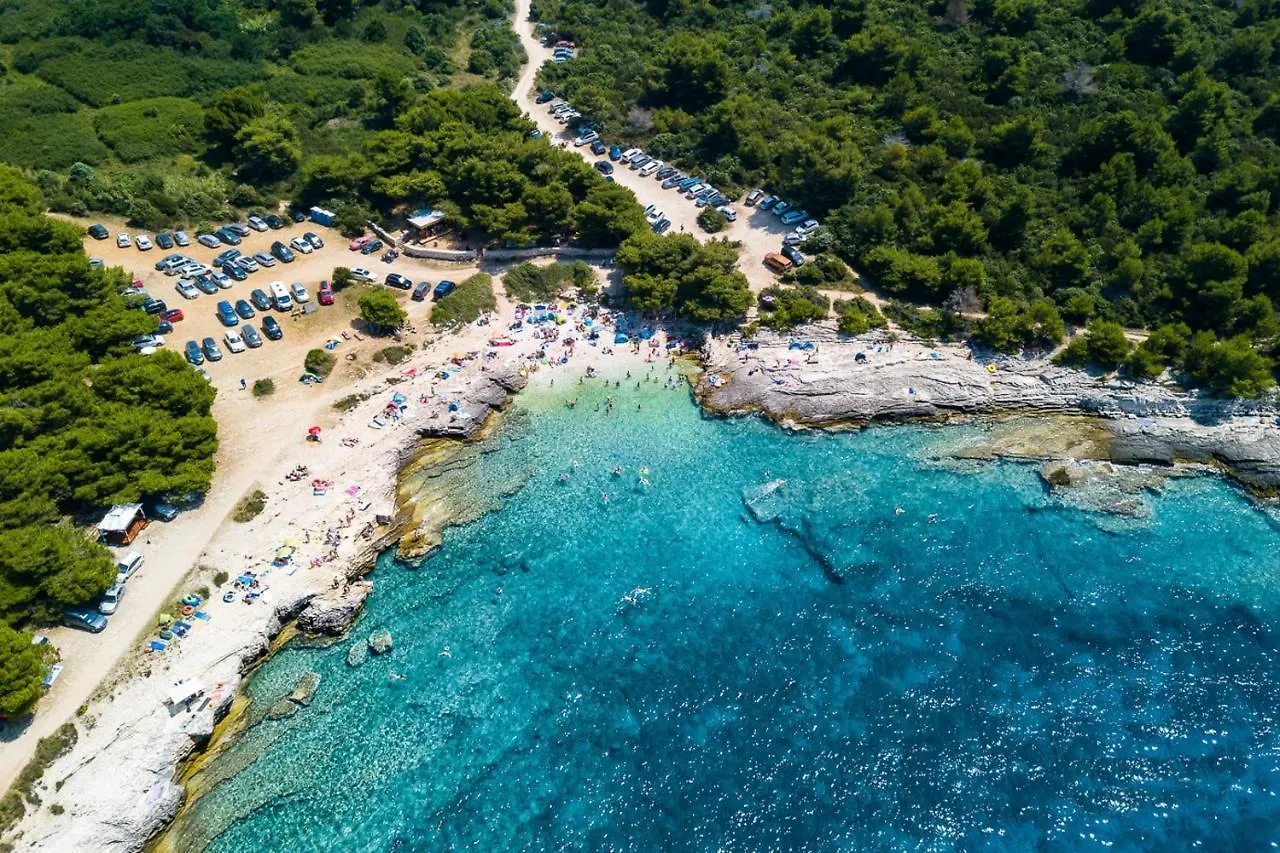 Fabulous Villa Zelda With Pool Near The Beach Medulin