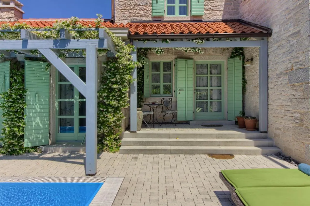 Fabulous Villa Zelda With Pool Near The Beach Medulin