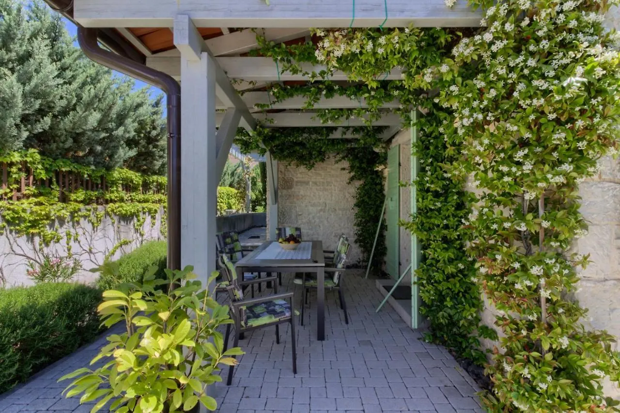 Fabulous Villa Zelda With Pool Near The Beach Medulin