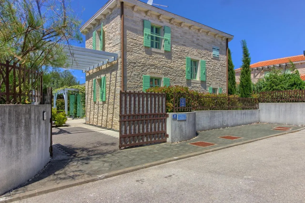 Fabulous Villa Zelda With Pool Near The Beach Medulin