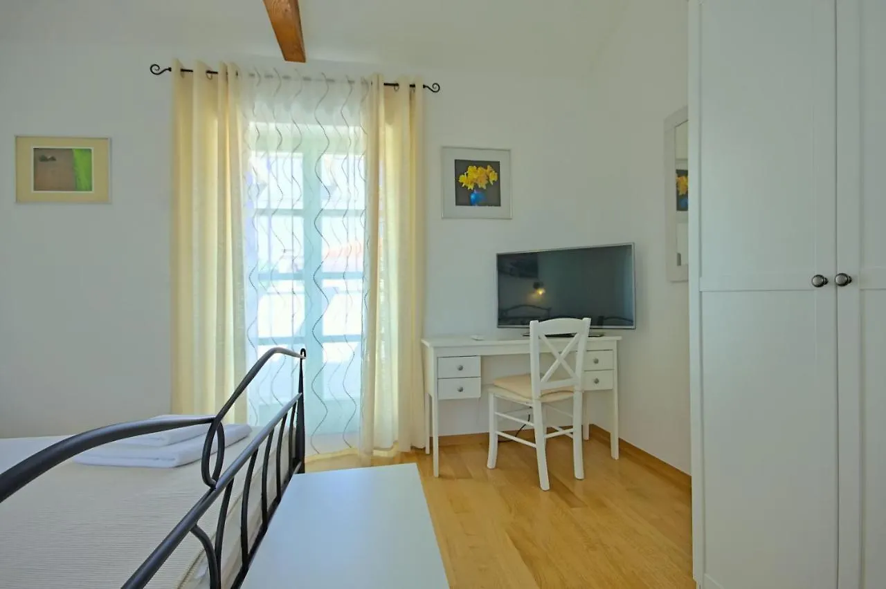 Fabulous Villa Zelda With Pool Near The Beach Medulin