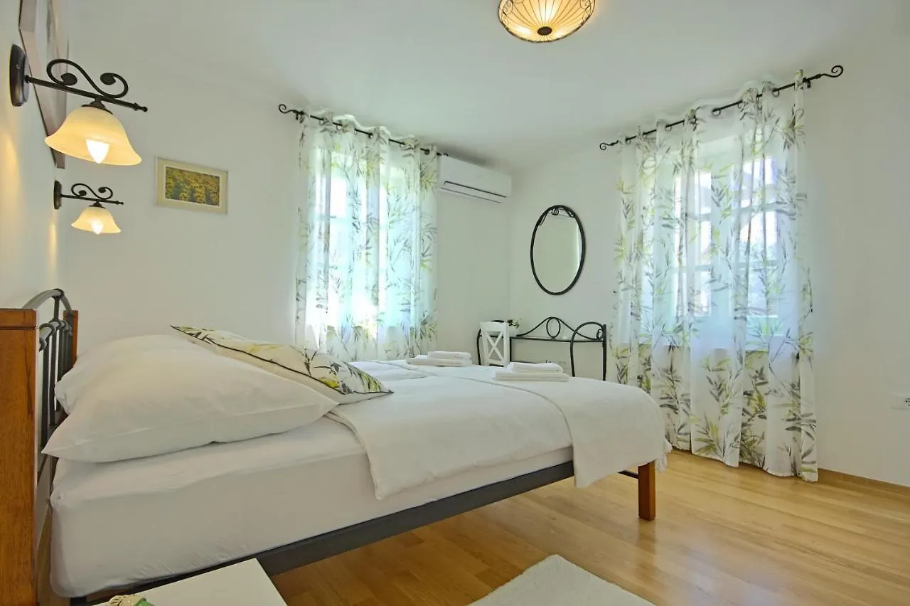 Fabulous Villa Zelda With Pool Near The Beach Medulin Croatia
